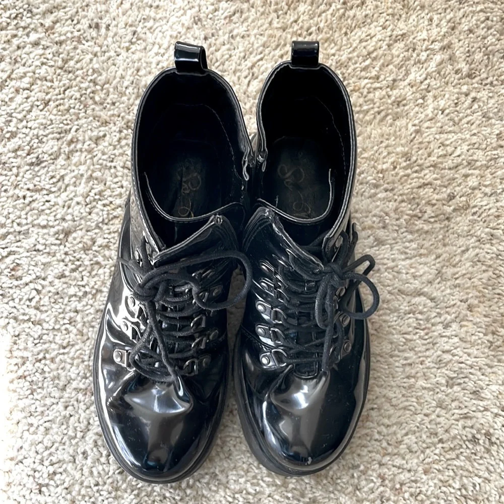 Black Platform Lace-Up Boots - Picture 6 of 7